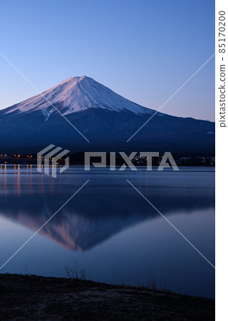 Upside down red Fuji / Kawaguchiko at dawn Upside down red Fuji / Kawaguchiko at dawn 85170200