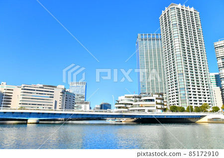從高島水彩仙公園（神奈川縣橫濱市）看港未來大橋和橫濱站 [2021.12] 85172910
