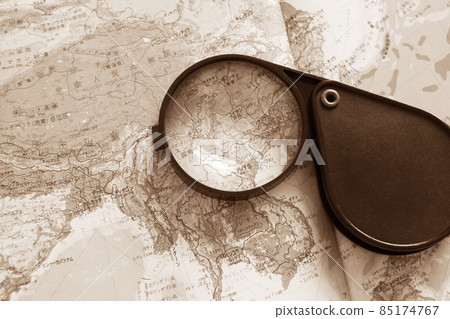 世界地圖和放大鏡旅行圖像 世界地圖和放大鏡旅行圖像 85174767
