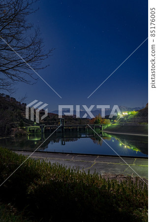 Night view of Daimon Dam in late autumn Night view of Daimon Dam in late autumn 85176005