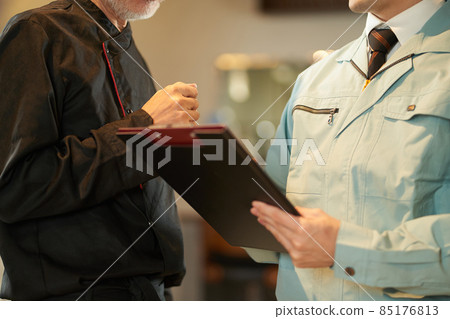 Asian man inspecting restaurant equipment Asian man inspecting restaurant equipment 85176813
