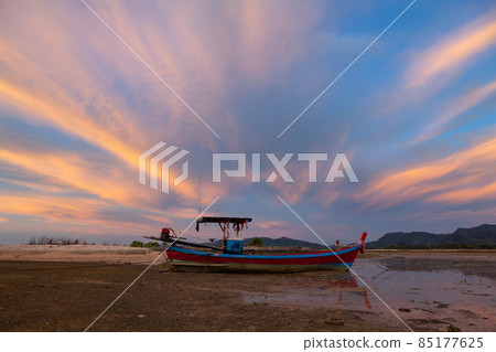 Landscape of fishing boats moored while the tide lowers 85177625