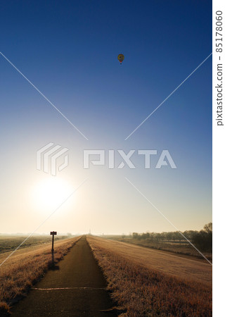 Balloon overlooking the Watarase Retarding Ground that straddles the four prefectures of Tochigi, Gunma, Saitama, and Ibaraki [taken from the Tochigi prefecture side] 85178060