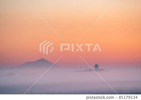 晨霧環繞的筑波山【櫪木縣藤岡渡良瀨體育公園】 晨霧環繞的筑波山【櫪木縣藤岡渡良瀨體育公園】 85179134