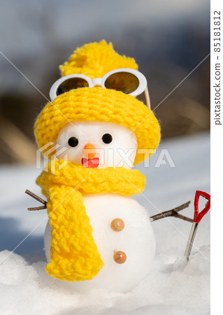 Snowman in yellow costume 85181812