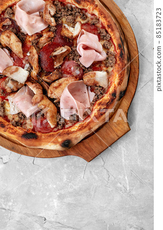 Meat Italian pizza with roast beef, steak slices, melted cheese, with olive slices and cheddar cheese. Close up, macro. Pizza time concept. 85183723