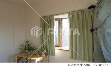 Workers installing curtains. 85184663