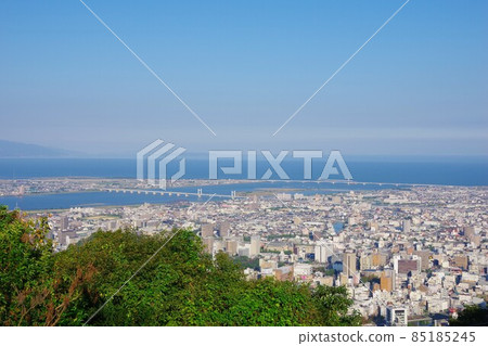 從德島縣美山眺望德島市和怒島 從德島縣美山眺望德島市和怒島 85185245