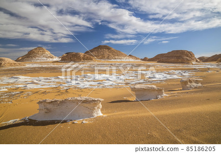 Chalk rocks in the White Desert at sunset. Egypt, Baharia Chalk rocks in the White Desert at sunset. Egypt, Baharia 85186205