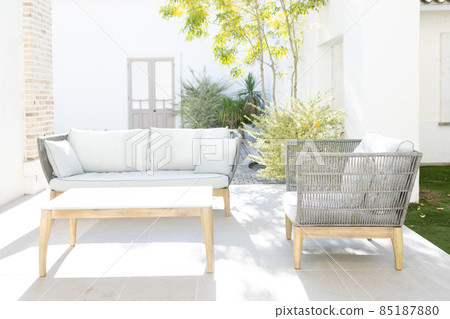 Fashionable courtyard 85187880