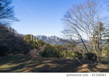 The mountains of Oku Musashi seen from the mountain trail near Ne-no-gongen 85188061