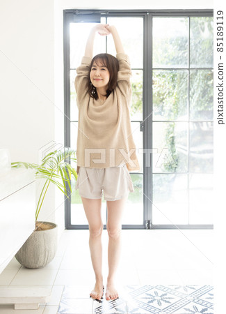 A woman welcoming a refreshing morning 85189119