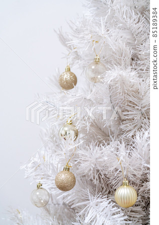 White Christmas tree 85189384