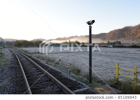 Tarumi Railway waiting for departure on a cold morning Gifu Koumi Tarumi Railway waiting for departure on a cold morning Gifu Koumi 85189843