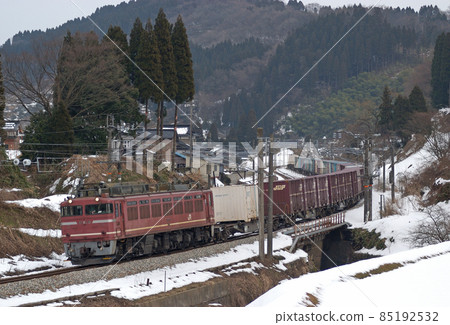 北陸本線 Isurugi-Kurikara JR Freight EF81-10（富山） 85192532