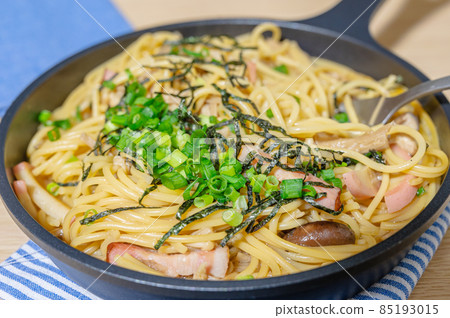 Japanese mushroom pasta 85193015