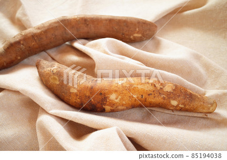 Two yacons on a woven cloth 85194038