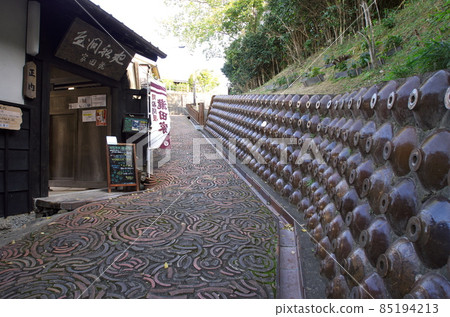 Tokoname City, Aichi Prefecture: Dendenzaka (in front of the main gate of the Takita family) 85194213