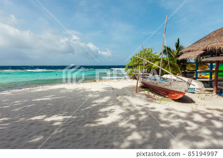 Tropical paradise in Maldives 85194997