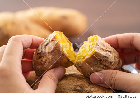 烤地瓜 烤番薯 台灣 小吃 Roasted sweet potato 焼き芋 焼きいも 烤地瓜 烤番薯 台灣 小吃 Roasted sweet potato 焼き芋 焼きいも 85195112