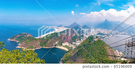 Panoramic view of the city and beaches from the observation deck on Sugarloaf Mountain in Rio de Janeiro 85196009