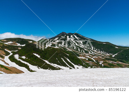 積雪殘雪的春季Shogatake徒步旅行Chokai山 85196122