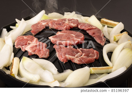 Genghis Khan (raw lamb shoulder loin) Genghis Khan (raw lamb shoulder loin) 85196397