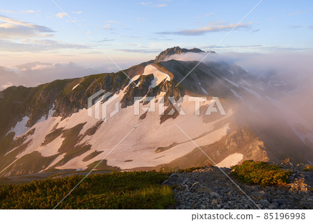 The magnificent sunrise over the Tateyama mountain range The magnificent sunrise over the Tateyama mountain range 85196998