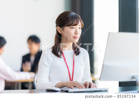 A young business person 85197134