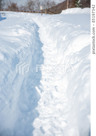 Fresh snow road (vertical) Fresh snow road (vertical) 85197342