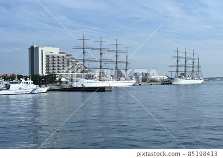 從停泊在神戶港的“Nippon Maru”和“Kaiwo Maru”美利堅公園 從停泊在神戶港的“Nippon Maru”和“Kaiwo Maru”美利堅公園 85198413