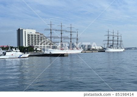 從停泊在神戶港的“Nippon Maru”和“Kaiwo Maru”美利堅公園 從停泊在神戶港的“Nippon Maru”和“Kaiwo Maru”美利堅公園 85198414