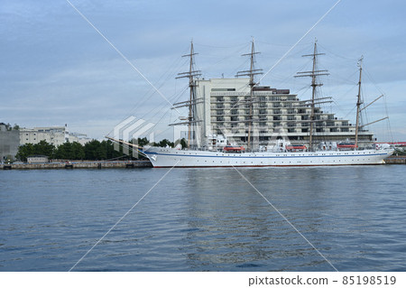 From "Nippon Maru" and "Kaiwo Maru" Meriken Park anchored at Kobe Port From "Nippon Maru" and "Kaiwo Maru" Meriken Park anchored at Kobe Port 85198519