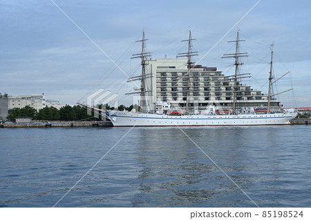 From "Nippon Maru" and "Kaiwo Maru" Meriken Park anchored at Kobe Port From "Nippon Maru" and "Kaiwo Maru" Meriken Park anchored at Kobe Port 85198524