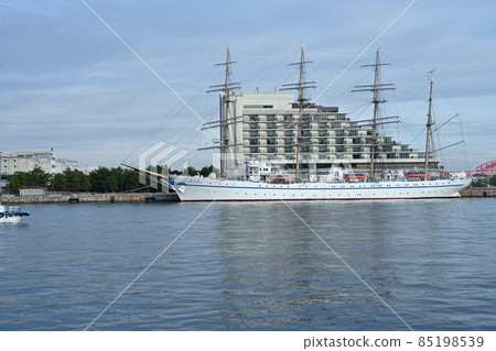 從停泊在神戶港的“Nippon Maru”和“Kaiwo Maru”美利堅公園 從停泊在神戶港的“Nippon Maru”和“Kaiwo Maru”美利堅公園 85198539
