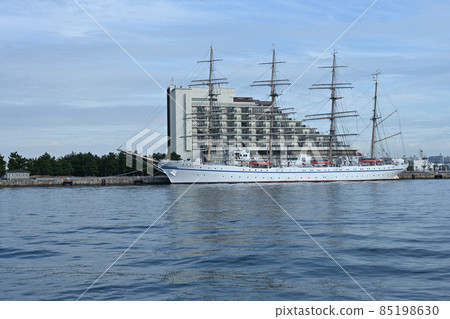 從停泊在神戶港的“Nippon Maru”和“Kaiwo Maru”美利堅公園 從停泊在神戶港的“Nippon Maru”和“Kaiwo Maru”美利堅公園 85198630