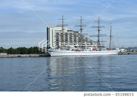 從停泊在神戶港的“Nippon Maru”和“Kaiwo Maru”美利堅公園 從停泊在神戶港的“Nippon Maru”和“Kaiwo Maru”美利堅公園 85198653