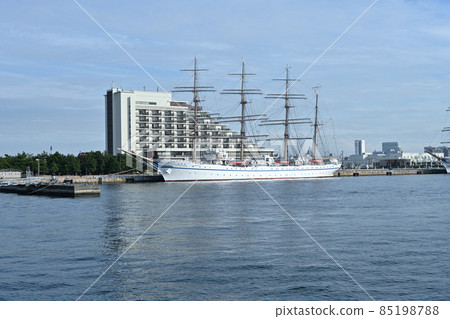 From "Nippon Maru" and "Kaiwo Maru" Meriken Park anchored at Kobe Port 85198788