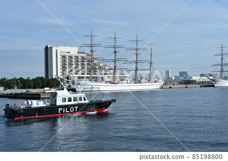 From "Nippon Maru" and "Kaiwo Maru" Meriken Park anchored at Kobe Port From "Nippon Maru" and "Kaiwo Maru" Meriken Park anchored at Kobe Port 85198800