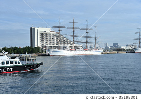 From "Nippon Maru" and "Kaiwo Maru" Meriken Park anchored at Kobe Port From "Nippon Maru" and "Kaiwo Maru" Meriken Park anchored at Kobe Port 85198801