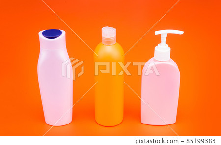 For cosmetic packing. Packaging bottles. Refillable bottles with flip cap and pump dispenser. HDPE 85199383