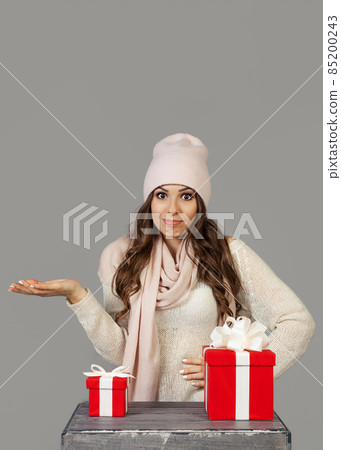 A beautiful young woman in winter clothes, thoughtfully, hesitan A beautiful young woman in winter clothes, thoughtfully, hesitan 85200243