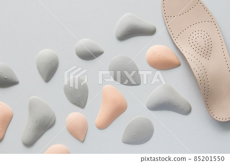 The process of manufacturing individual orthopedic insoles for people with foot diseases, flat feet. Close-up of the insole and accessories for it. 85201550