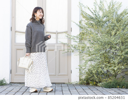 Cute woman going out 85204631