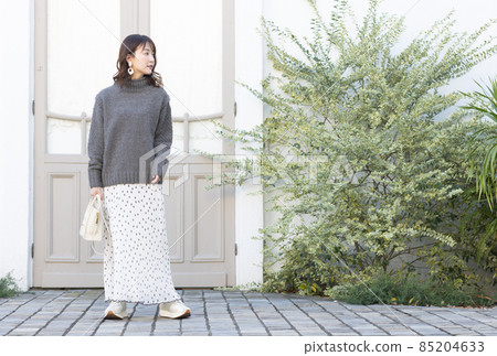 出門的可愛女人 85204633