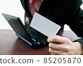 Business man holding white empy business card 85205870