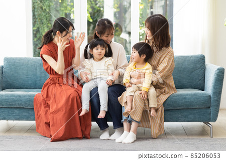 Mom friend raising a child 85206053