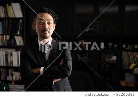 Executive Japanese businessman male There is a copy space on the right 85206358