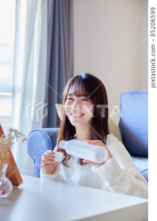 Female mouthwash with mouthwash 85206599