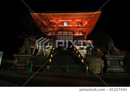 Kiyomizu Temple Night Niomon 85207400